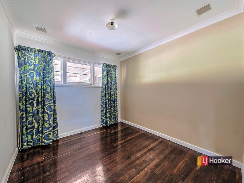 29 Roydon Way, Girrawheen WA 6064