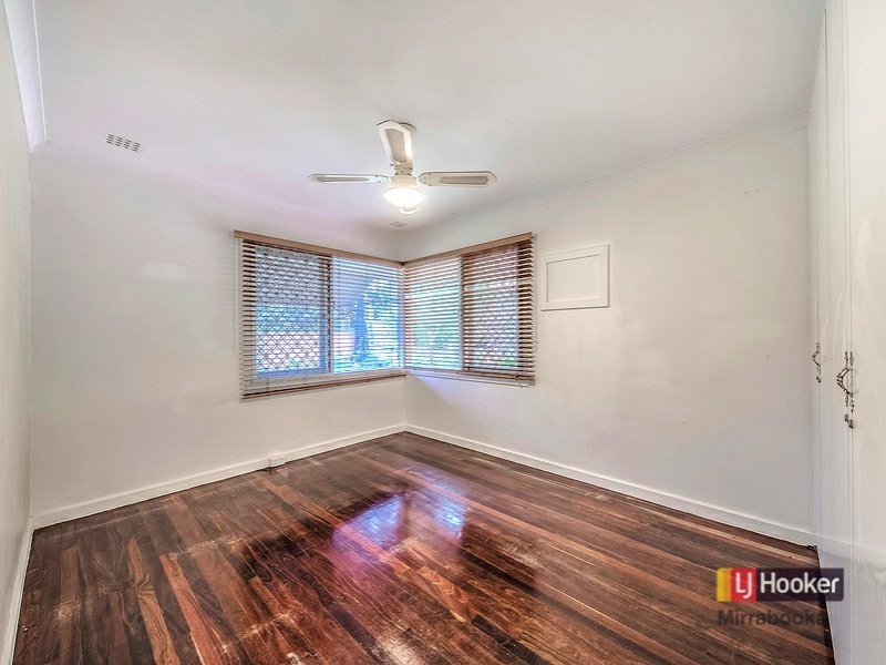 29 Roydon Way, Girrawheen WA 6064