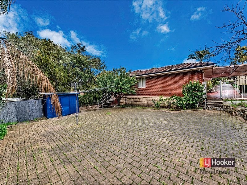 29 Roydon Way, Girrawheen WA 6064
