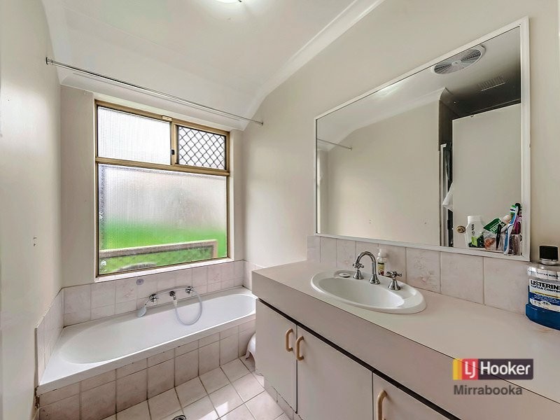 24 Claredon Crt, Alexander Heights WA 6064