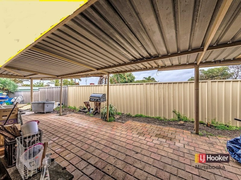 24 Claredon Crt, Alexander Heights WA 6064