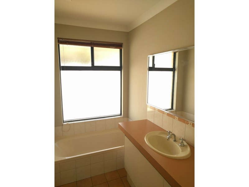 26 Trent Bridge Avenue, Madeley WA 6065