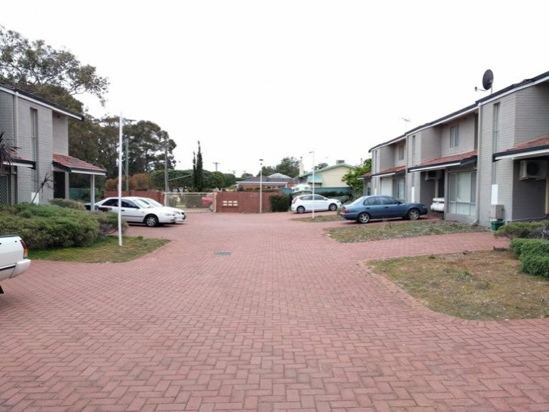 4/18 Selsey Way, Balga WA 6061