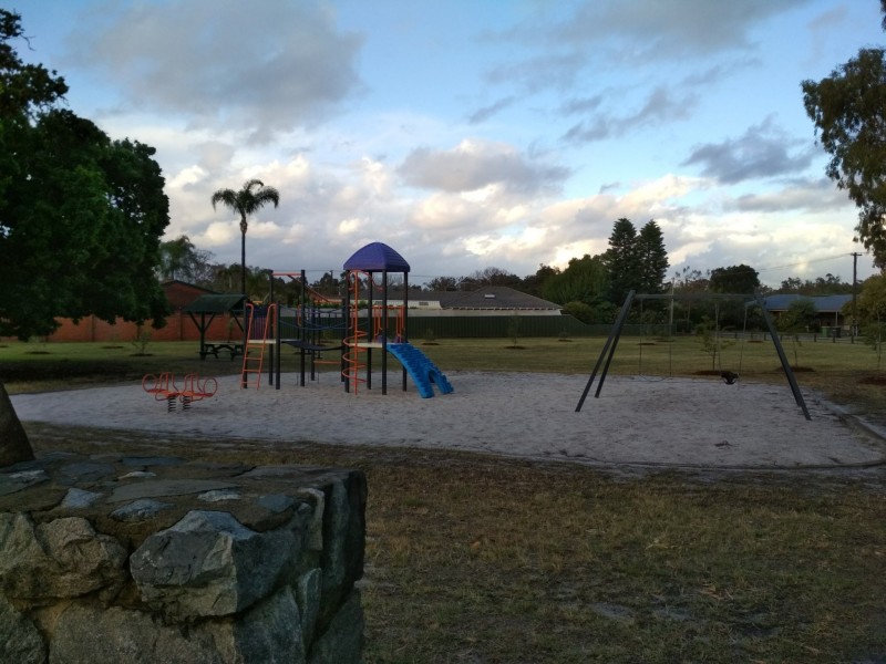 7 Oak Tree Court, Langford WA 6147