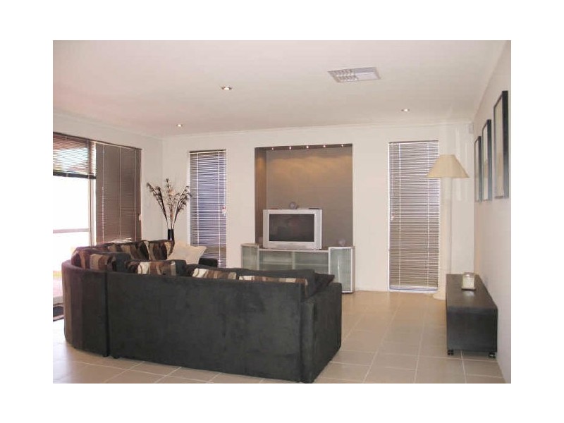 19 Firenze Loop, Landsdale WA 6065