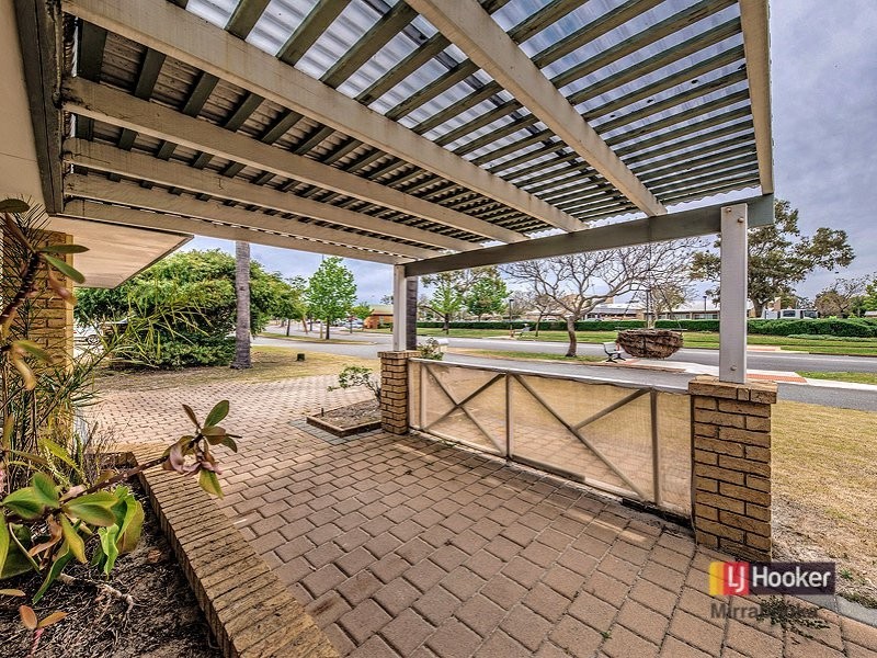 20 Hamelin Dr, Ballajura WA 6066