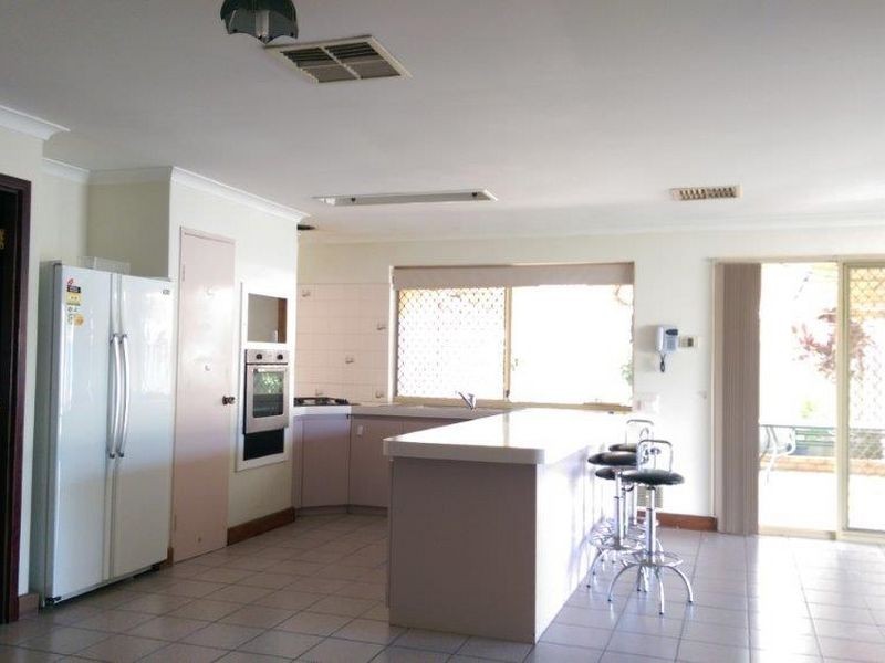 8 Caffrum Green, Mirrabooka WA 6061