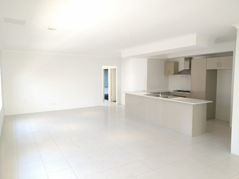 14 Hoypoy Gardens, Darch WA 6065