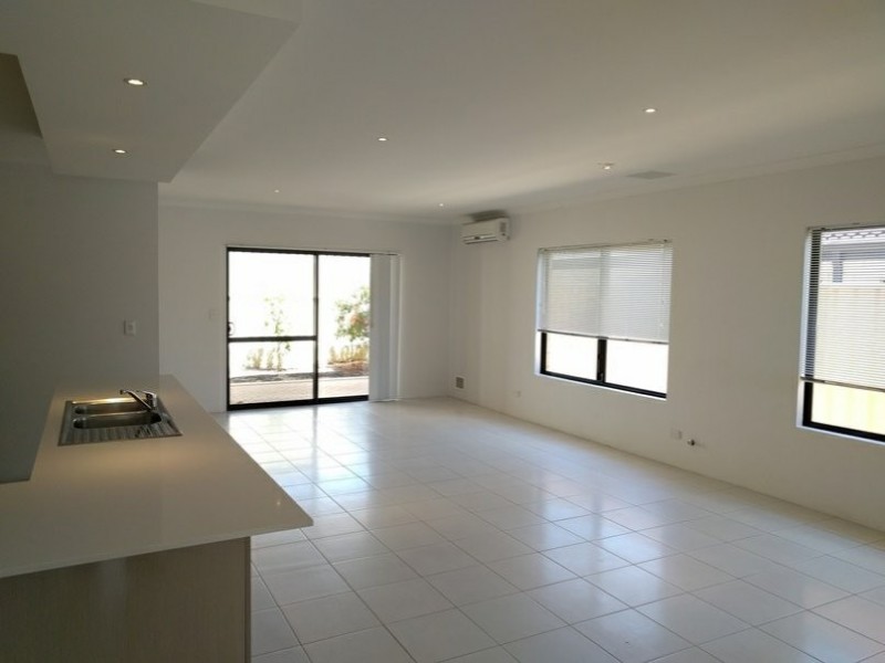 14 Hoypoy Gardens, Darch WA 6065