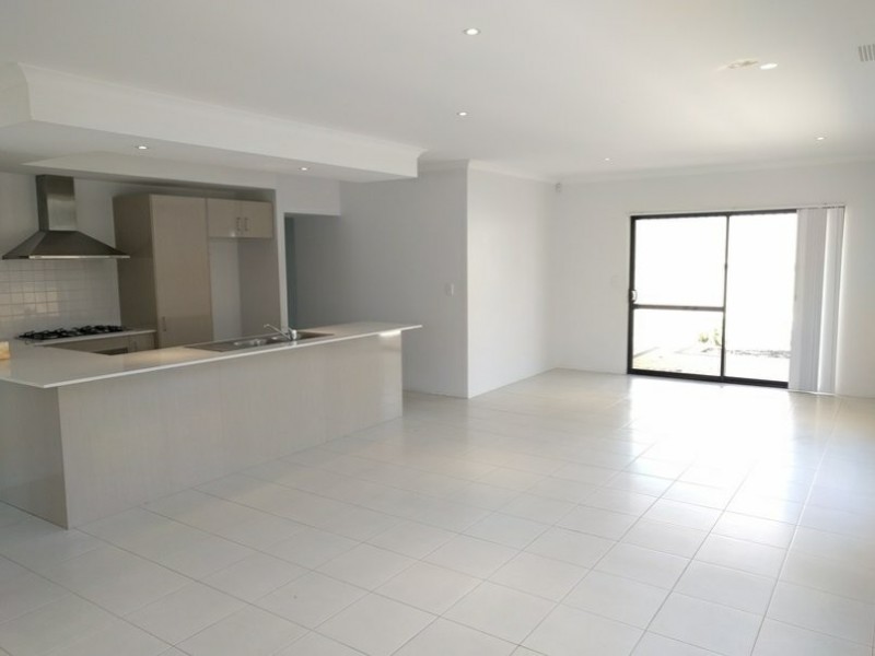 14 Hoypoy Gardens, Darch WA 6065