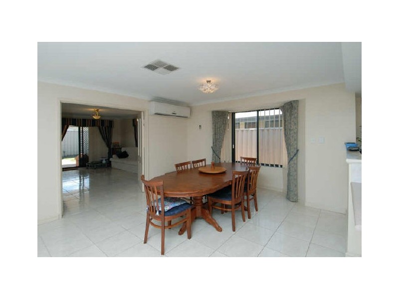 30 Fairywren Drive, Beechboro WA 6063