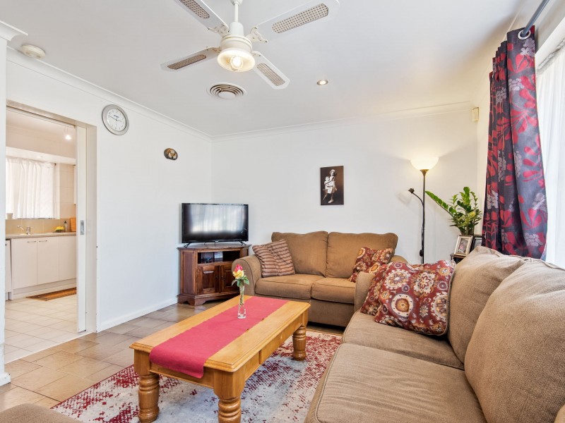 25 Morgan Way, Girrawheen WA 6064