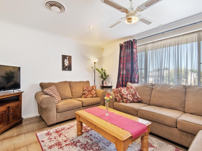 25 Morgan Way, Girrawheen WA 6064