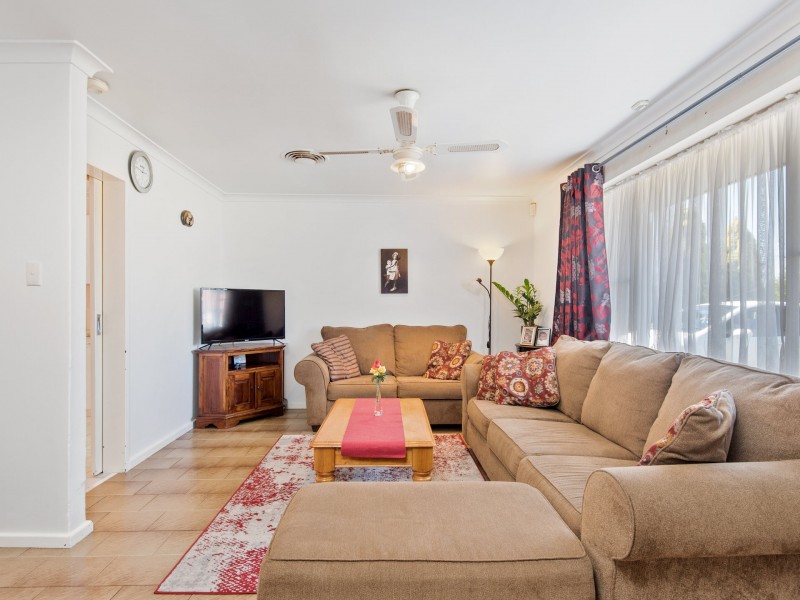 25 Morgan Way, Girrawheen WA 6064