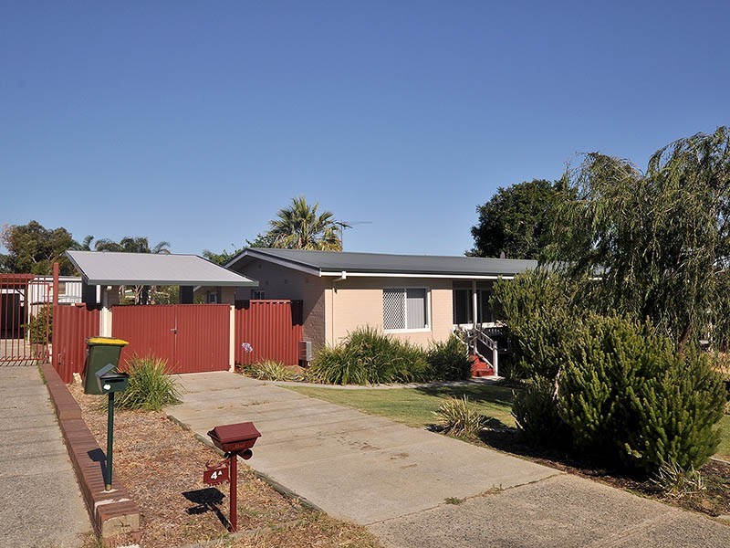 A/4 Hatfield Way, Girrawheen WA 6064