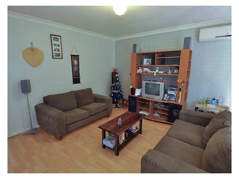 A/4 Hatfield Way, Girrawheen WA 6064