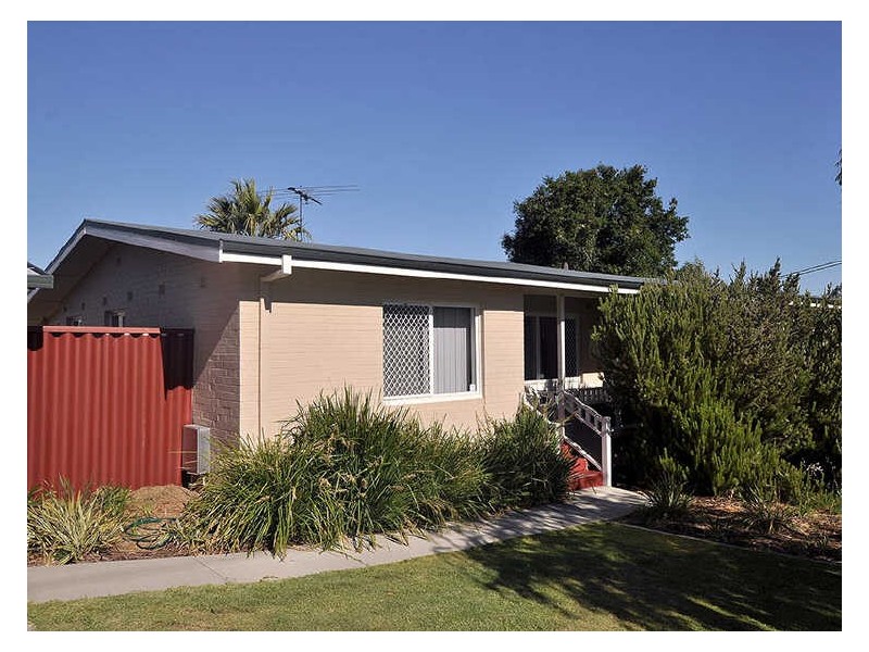 A/4 Hatfield Way, Girrawheen WA 6064