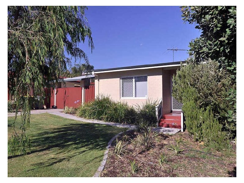 A/4 Hatfield Way, Girrawheen WA 6064