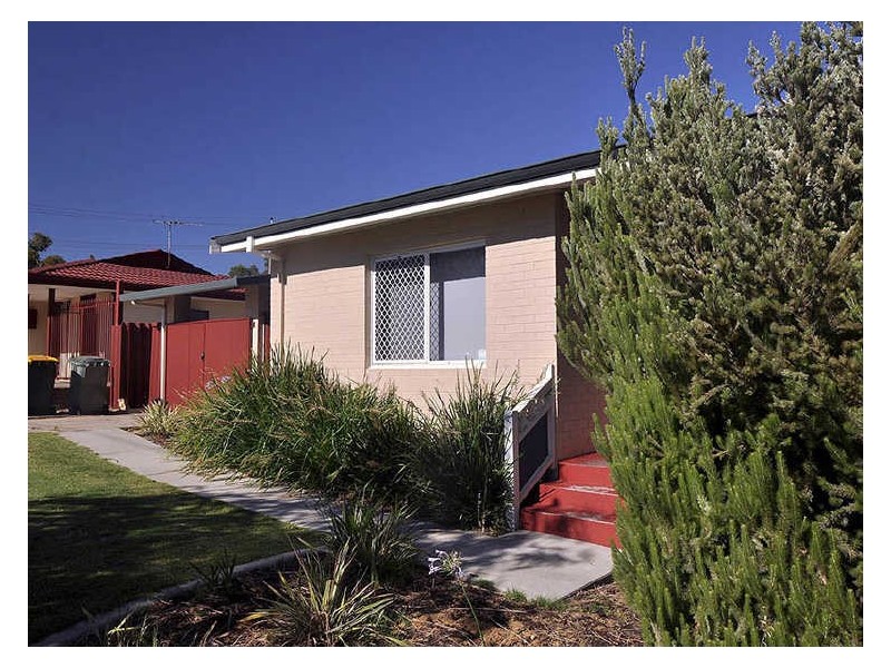 A/4 Hatfield Way, Girrawheen WA 6064