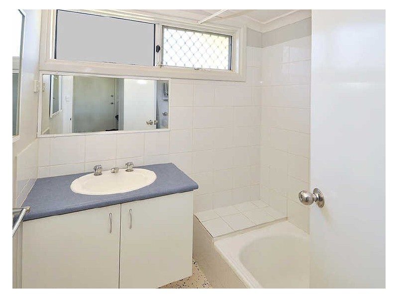 A/4 Hatfield Way, Girrawheen WA 6064