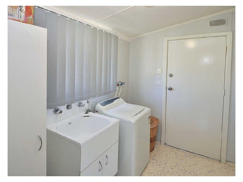 A/4 Hatfield Way, Girrawheen WA 6064