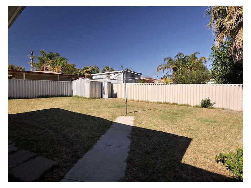 A/4 Hatfield Way, Girrawheen WA 6064
