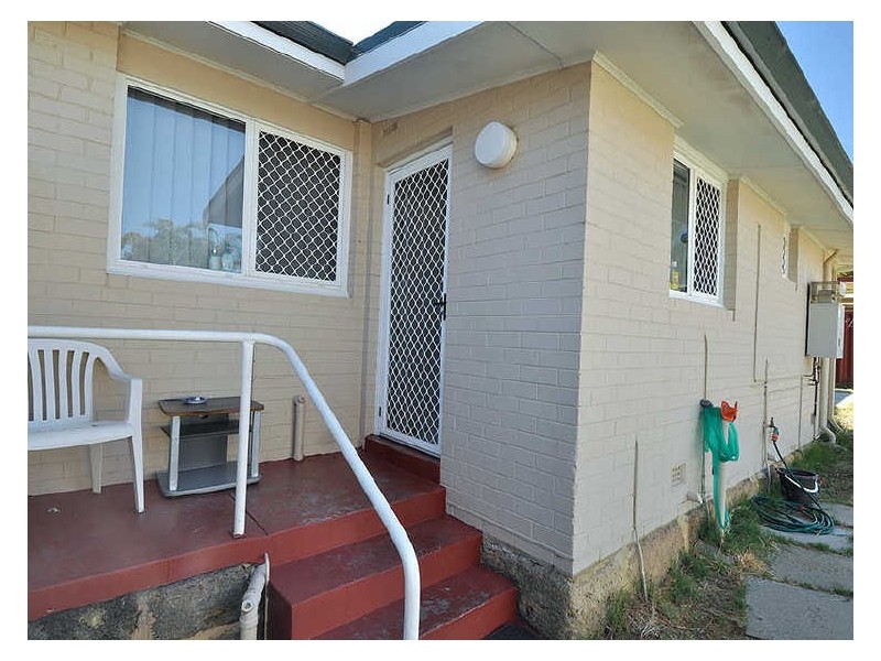 A/4 Hatfield Way, Girrawheen WA 6064