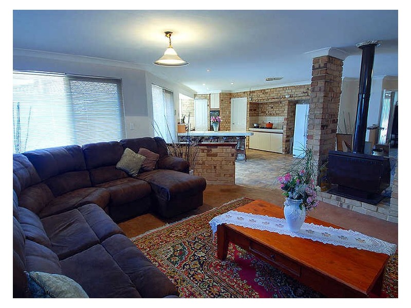 65 The Avenue, Alexander Heights WA 6064