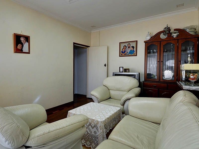 24 Priestly Street, Embleton WA 6062