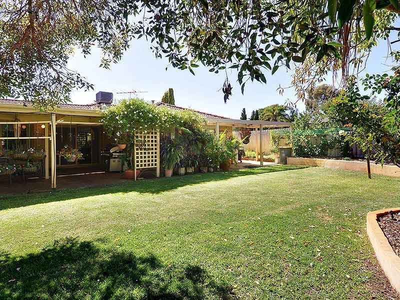 44 Greenfields Circle, Hocking WA 6065