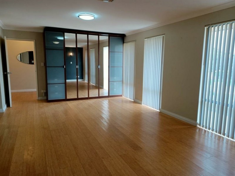 61 Crosthwait Circle, Tapping WA 6065