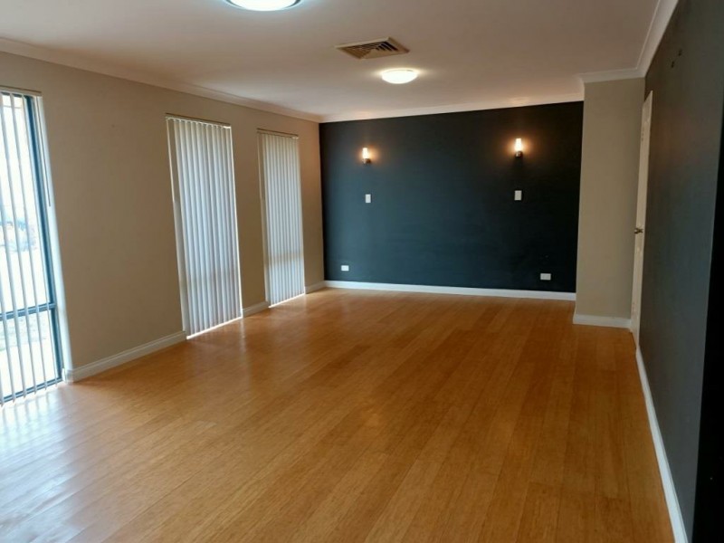 61 Crosthwait Circle, Tapping WA 6065