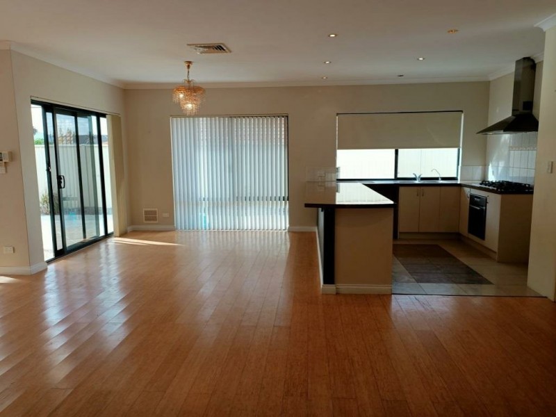 61 Crosthwait Circle, Tapping WA 6065