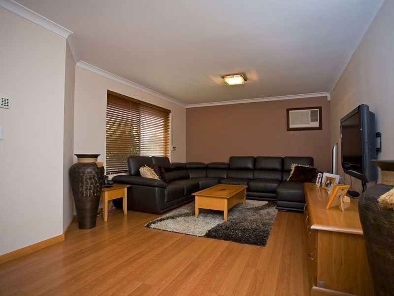 29 Beeston Crescent, Marangaroo WA 6064