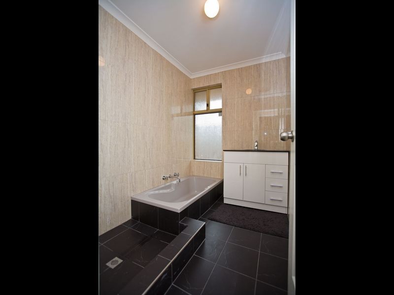 29 Beeston Crescent, Marangaroo WA 6064