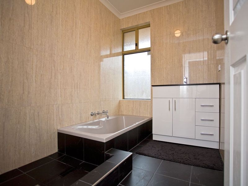 29 Beeston Crescent, Marangaroo WA 6064