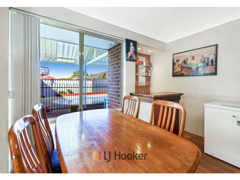 17 Saltwood Crt, Ballajura WA 6066
