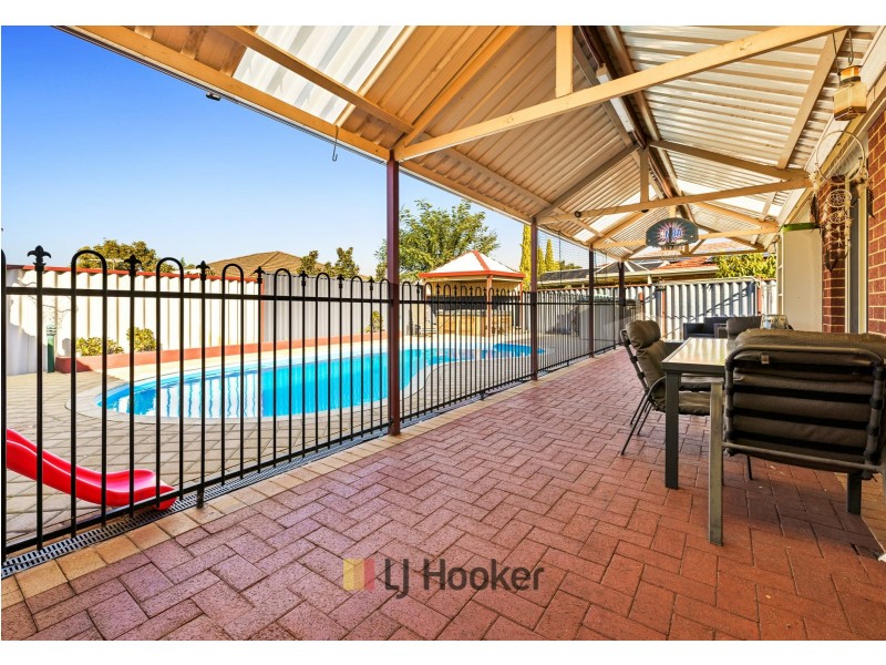 17 Saltwood Crt, Ballajura WA 6066
