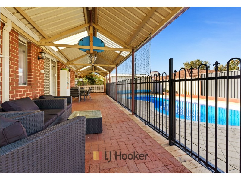 17 Saltwood Crt, Ballajura WA 6066