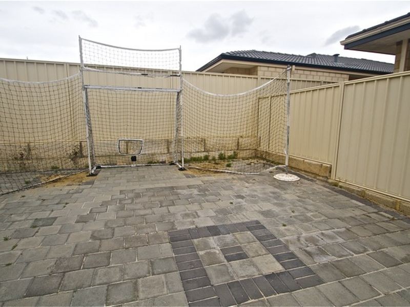 A/8 Lively Circle, Mirrabooka WA 6061