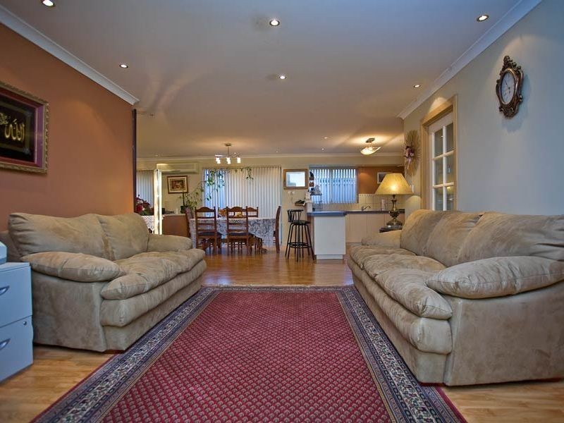 42 Cleveland Court, Marangaroo WA 6064