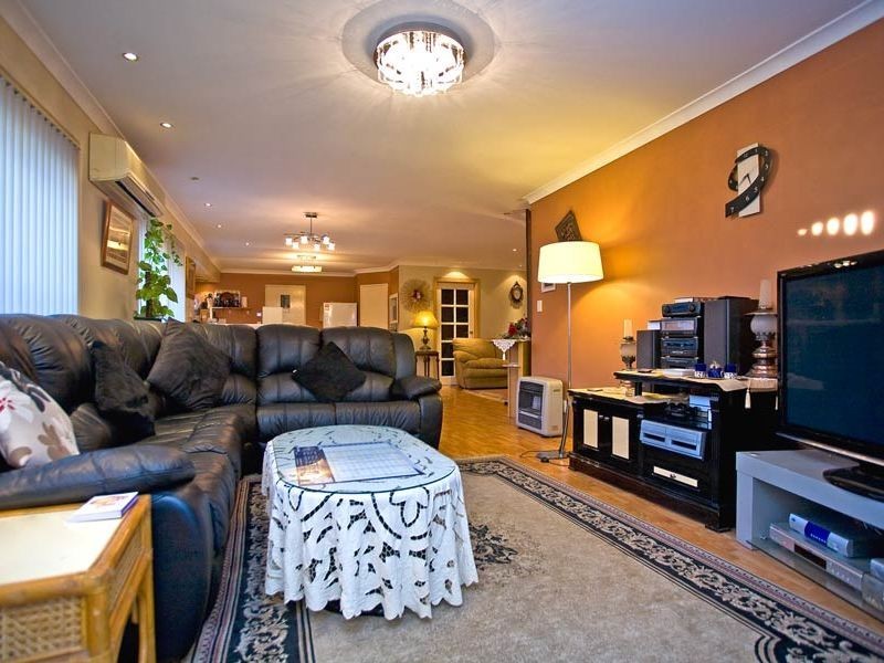 42 Cleveland Court, Marangaroo WA 6064