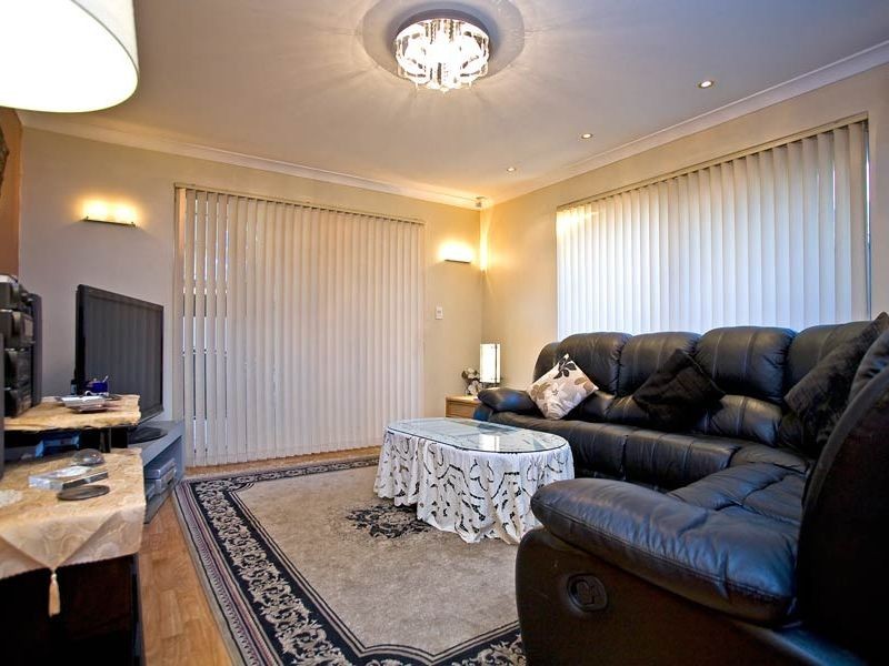 42 Cleveland Court, Marangaroo WA 6064