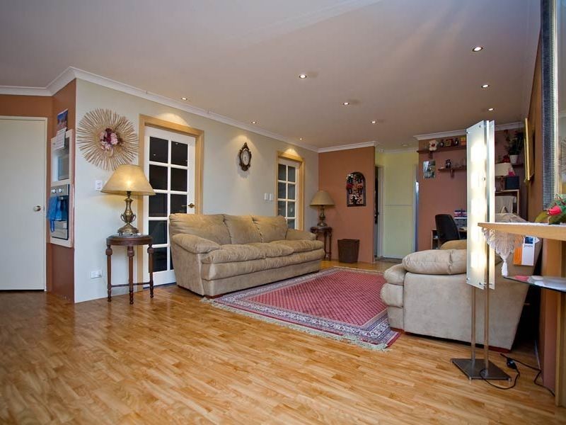 42 Cleveland Court, Marangaroo WA 6064