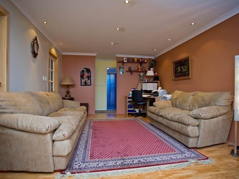 42 Cleveland Court, Marangaroo WA 6064