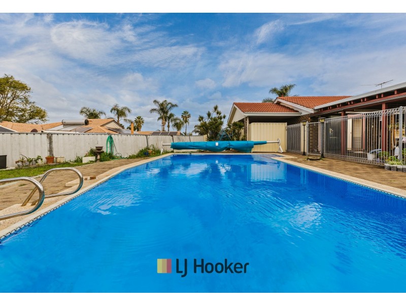 8 Barr Court, Thornlie WA 6108