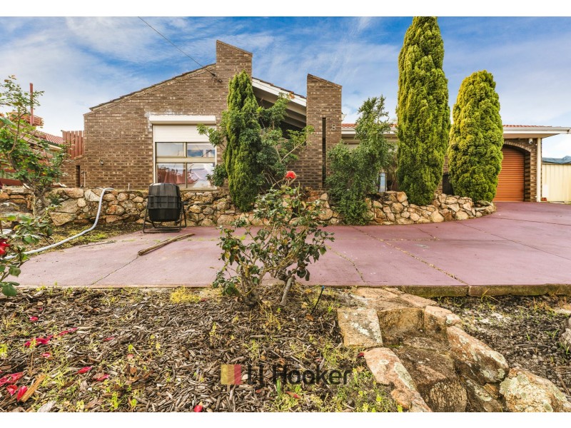 8 Barr Court, Thornlie WA 6108