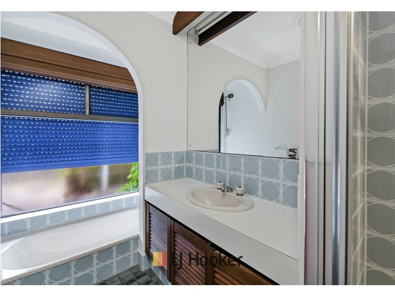 8 Barr Court, Thornlie WA 6108