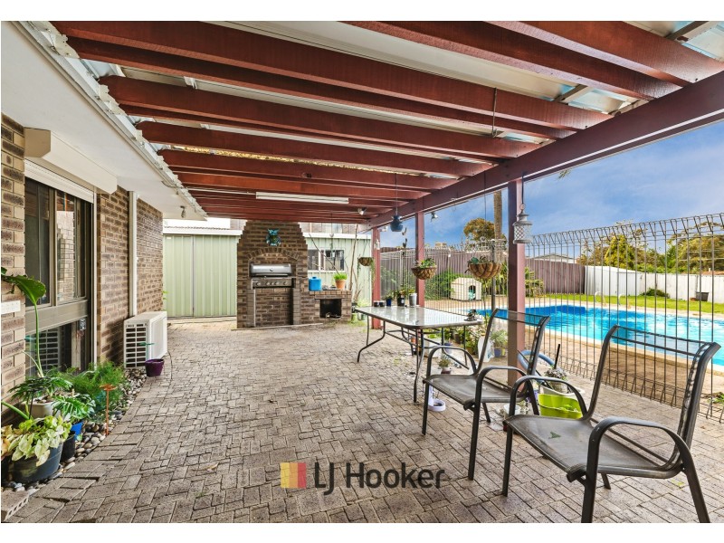 8 Barr Court, Thornlie WA 6108