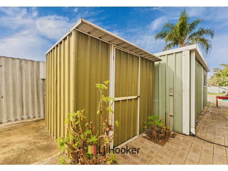 8 Barr Court, Thornlie WA 6108